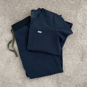 FIGS Quiet Navy Scrub Set S/SP